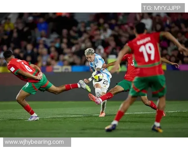 镜报：联赛和欧冠纷纷出局，足总杯冠军成瓜迪奥