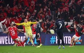 德扑 MTT 技巧：如何利用“最后行动权”在转牌圈通过过牌实现控池。（德州扑克 MTT 策略：运用最后行动权在转牌圈以过牌控池）